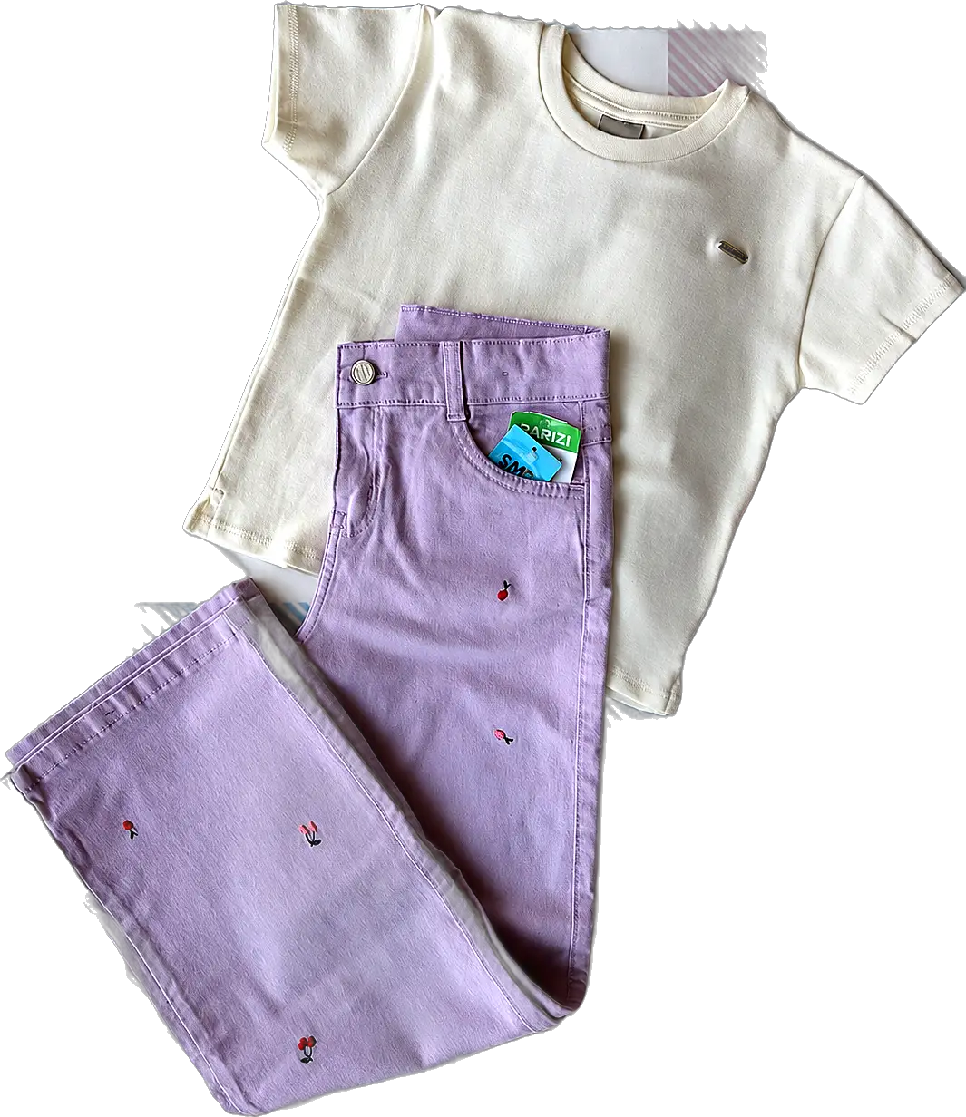 Look infantil com camiseta branca e calça lilás, roupa infantil vendida na SM Kids