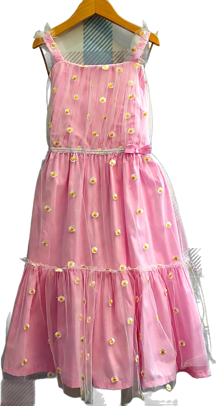 Vestido infantil de tule rosa com aplicações de margaridas douradas